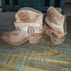 Distressed Corral Indie Spirit Booties Size 8